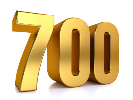 700 golfers
